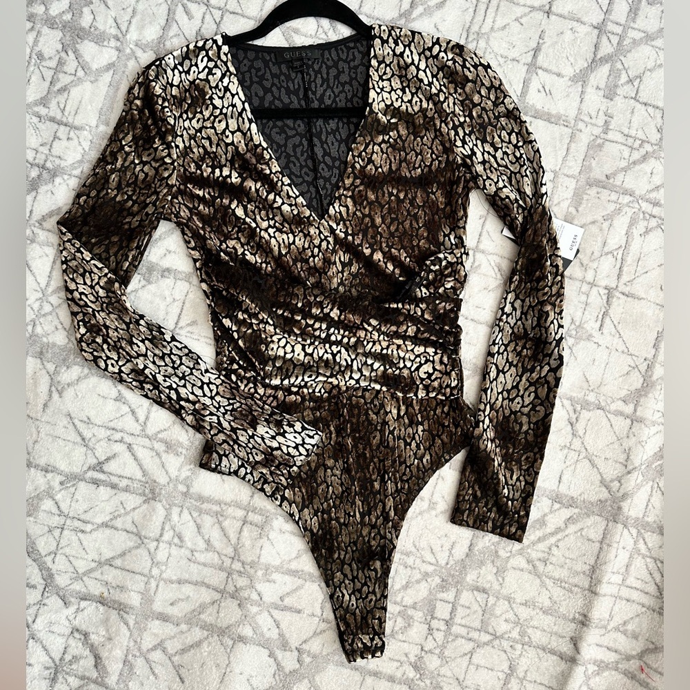 GUESS Belinda Velvet Leopard Bodysuit NWT Brown Flocked Animal Print Wrap V-Neck - Picture 7 of 7